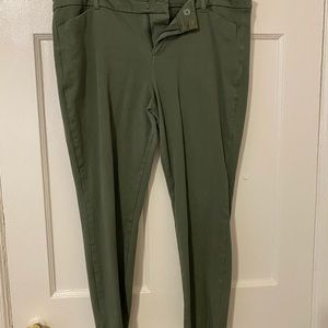 Old Navy Mid-rise Pixie Ankle Pants size 14